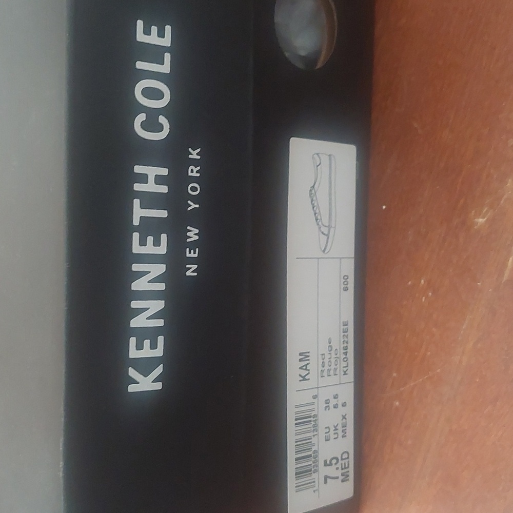 Kenneth Cole Kam sneakers size 7.5. - Picture 4 of 4